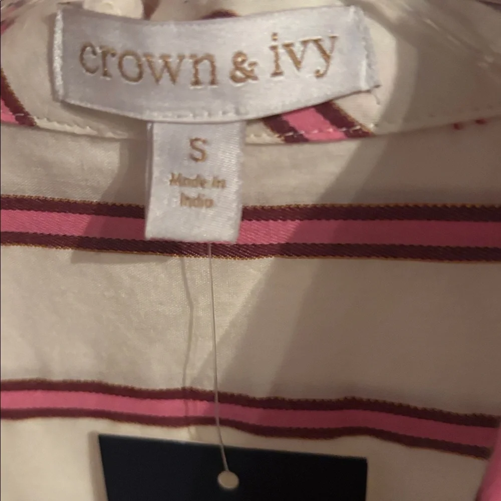 Crown & Ivy pink and white button down shirt size Small NWT